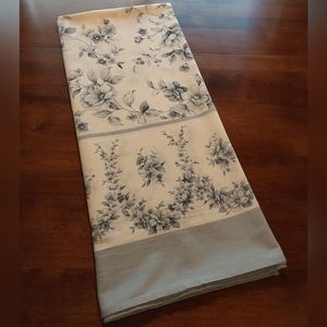 🌺 Lovely Vintage Oblong BanquetTablecloth